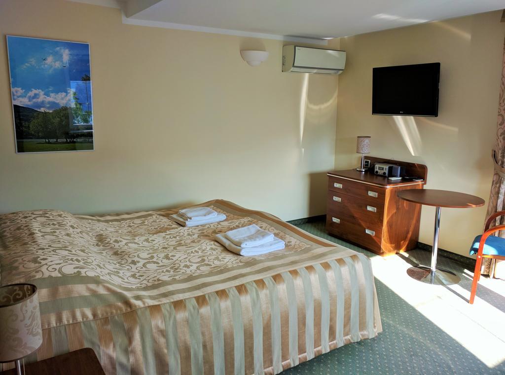 Willa Pod Skrzydlami Hotell Międzybrodzie Bialskie Eksteriør bilde